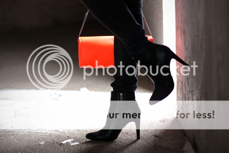 photo lumi-fluro-clutch2.jpg